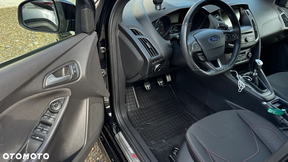 Ford Focus 1.5 EcoBoost ST-Line - 4