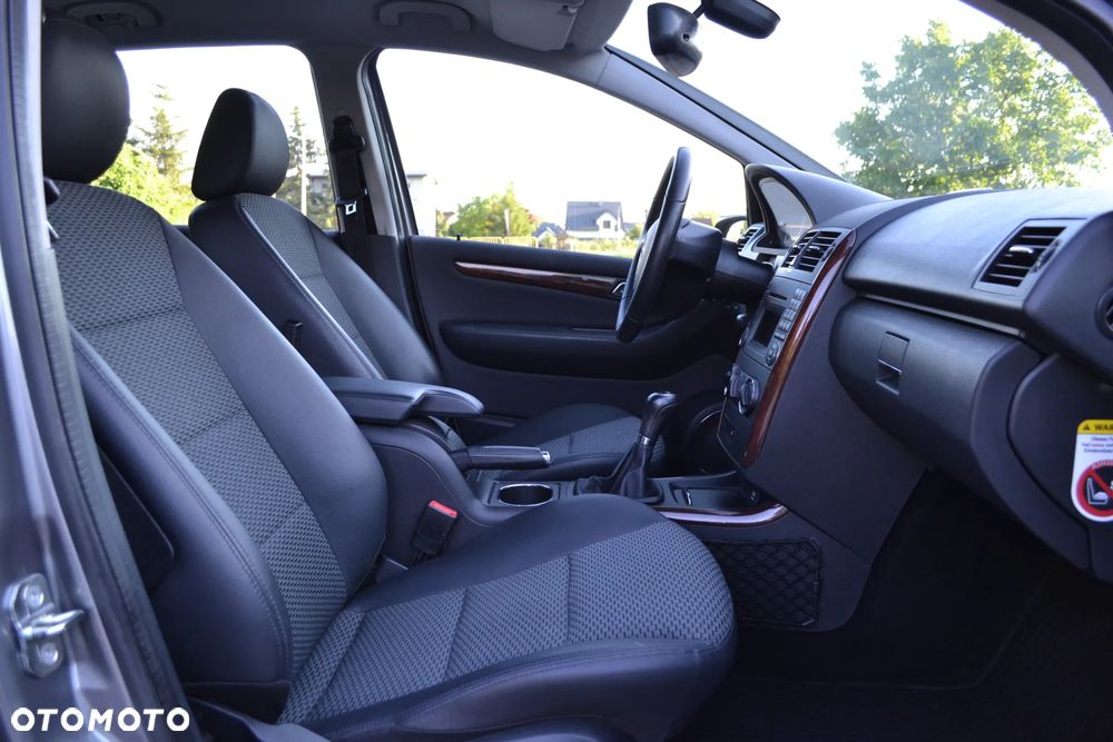 Mercedes-Benz Klasa A 170 BlueEFFICIENCY Elegance - 24