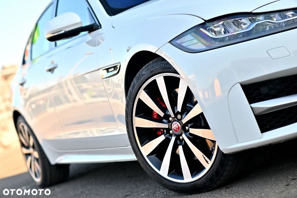 Jaguar XF 35t AWD R-Sport - 9