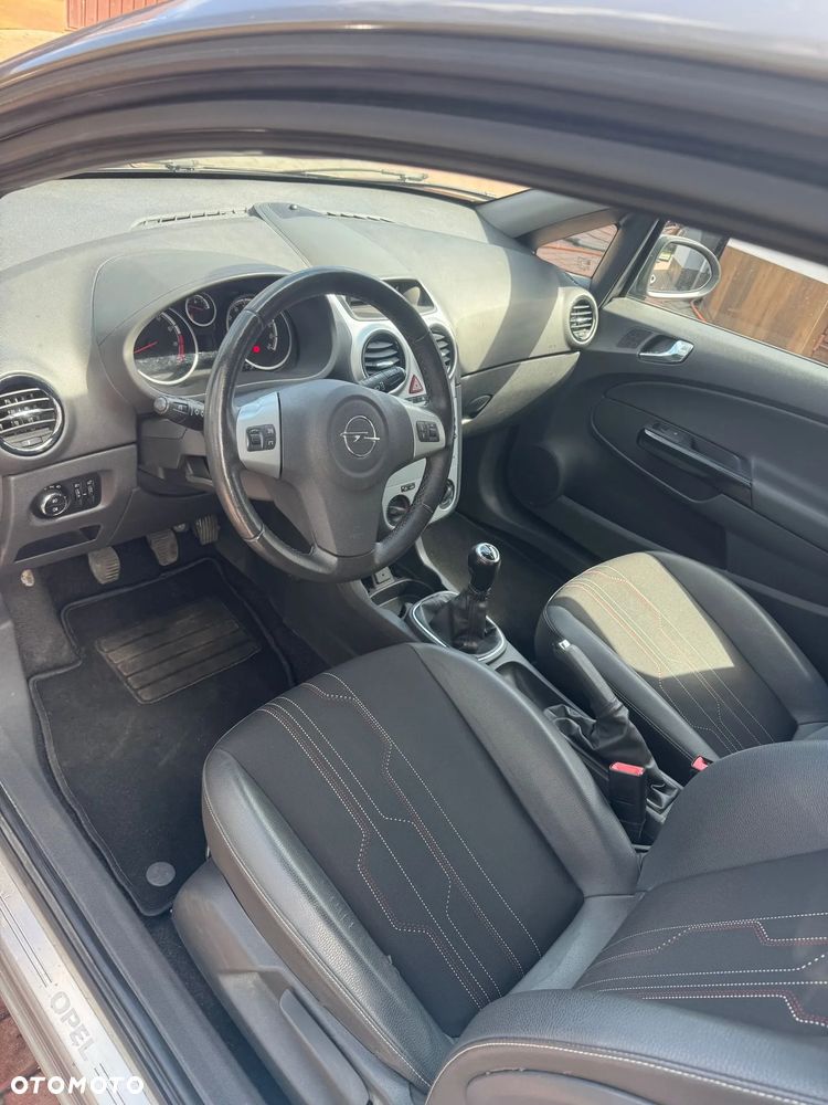 Opel Corsa 1.4 16V 150 Jahre - 10