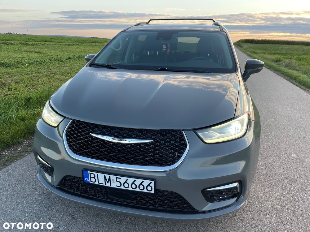 Chrysler Pacifica - 1