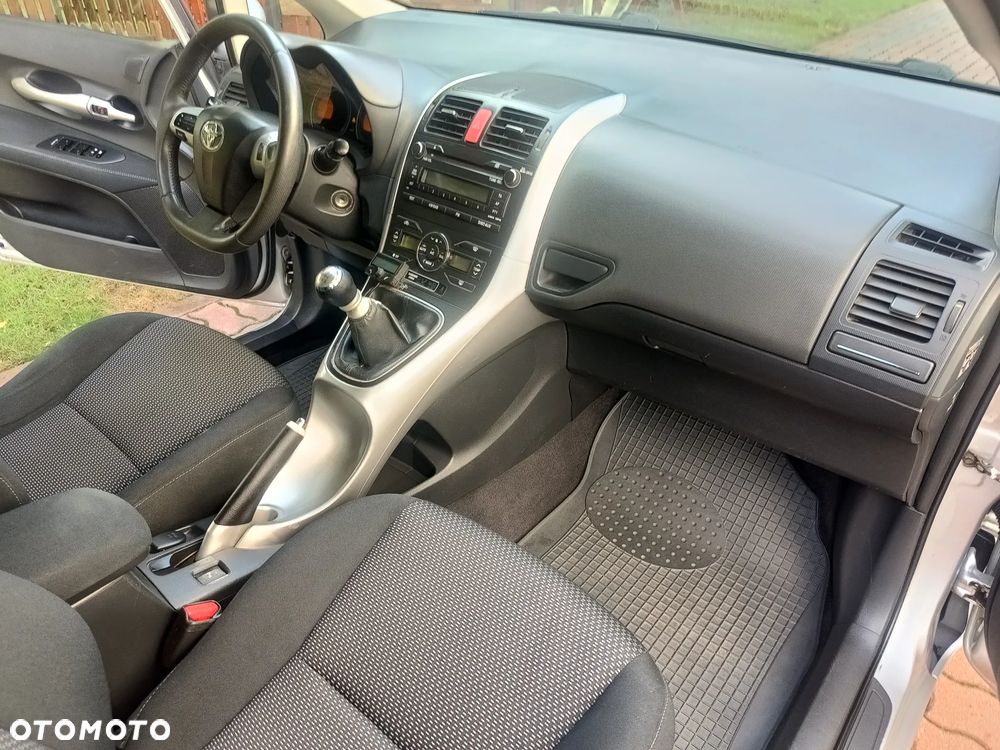Toyota Auris 1.6 Sol - 16