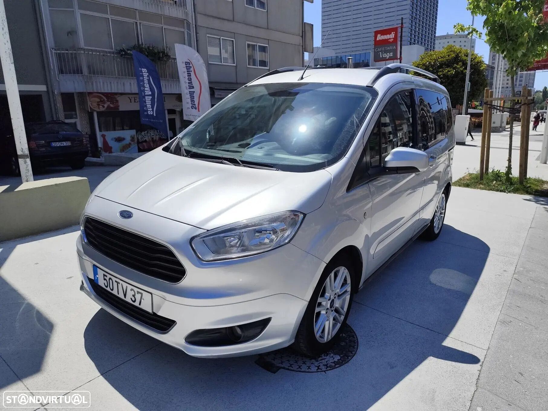 Ford Tourneo Courier 1.0 EcoBoost Titanium - 1