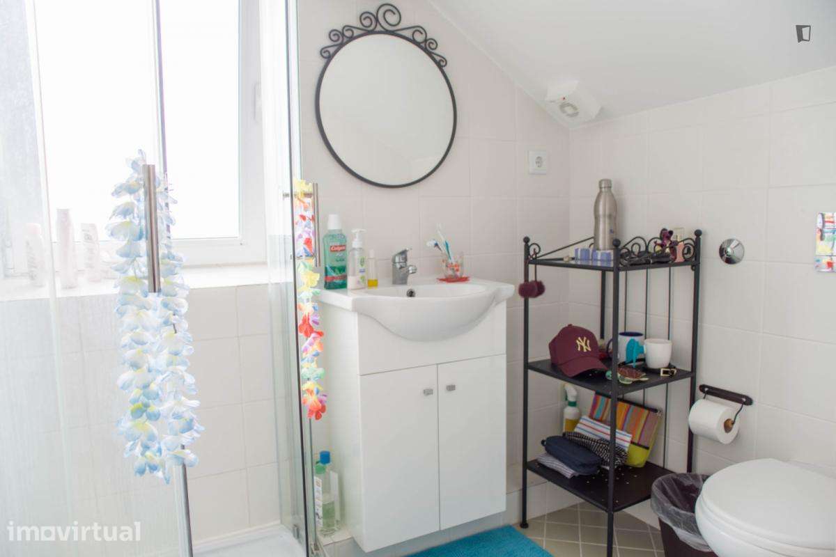 Quarto - localizado em Rio Tinto Porto - Grande imagem: 5/53