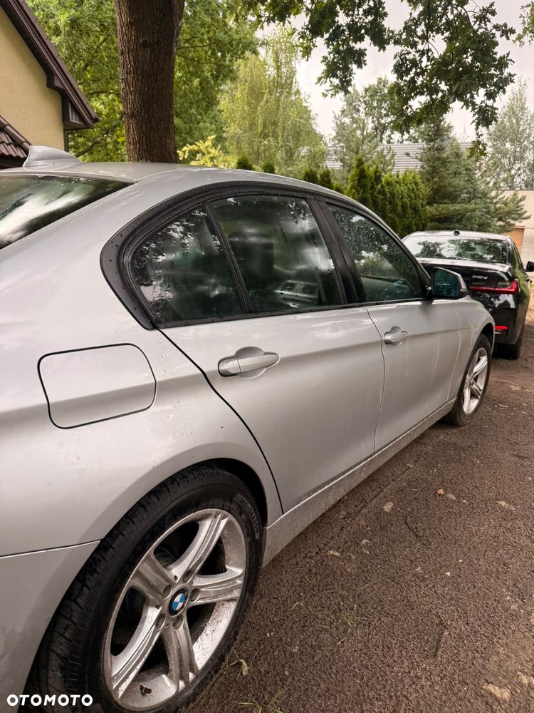 BMW Seria 3 320i - 3