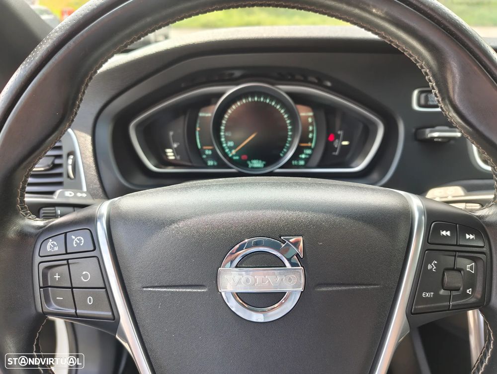 Volvo V40 D2 R Design - 11