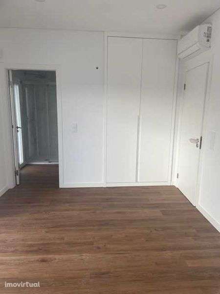 VENDE-SE MORADIA T4 - Acabamentos de Luxo - Grande imagem: 4/12