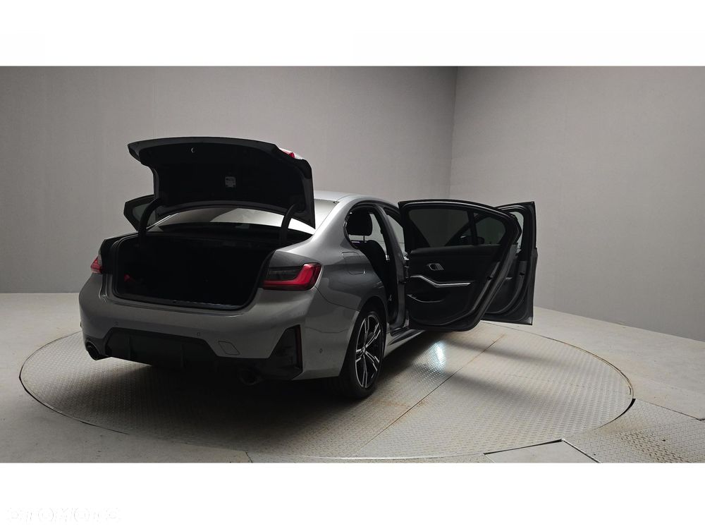 BMW Seria 3 320d xDrive mHEV M Sport - 12