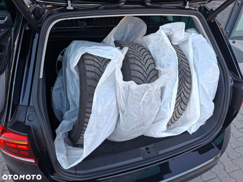 Volkswagen Passat - 16