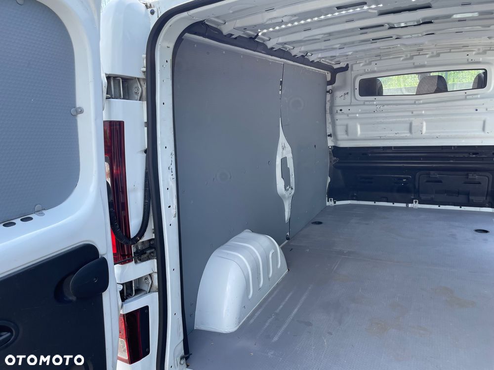 Renault Trafic Long Talento Vivaro Custom Transit T6 Expert Jumpy Primastar - 32