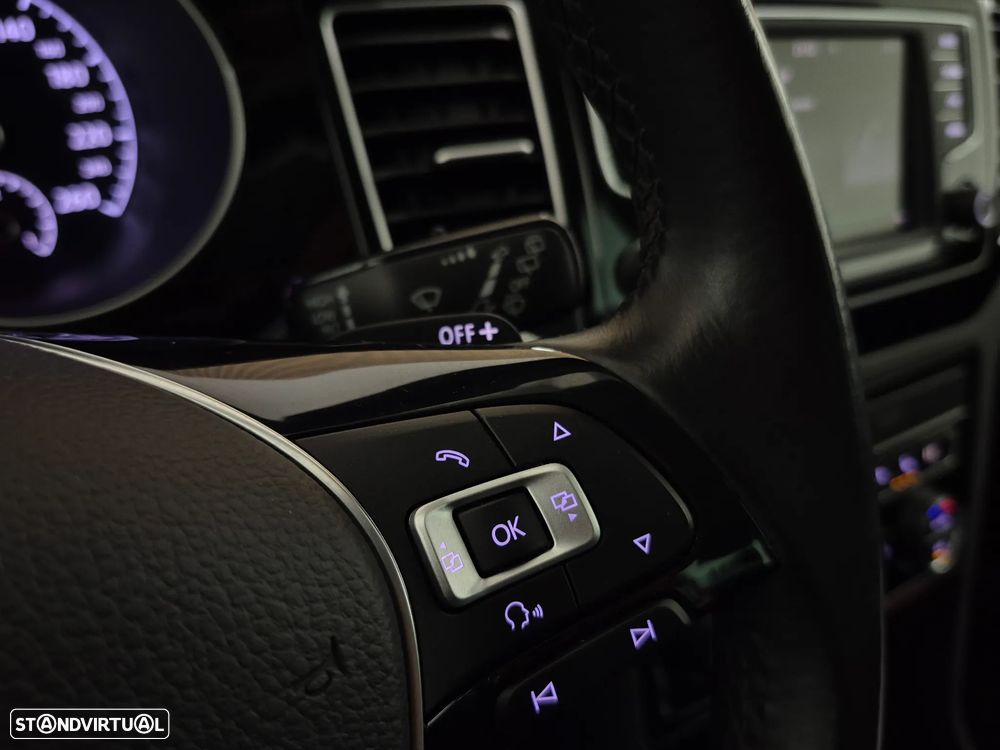 VW Golf Sportsvan 1.6 TDI Highline DSG - 25