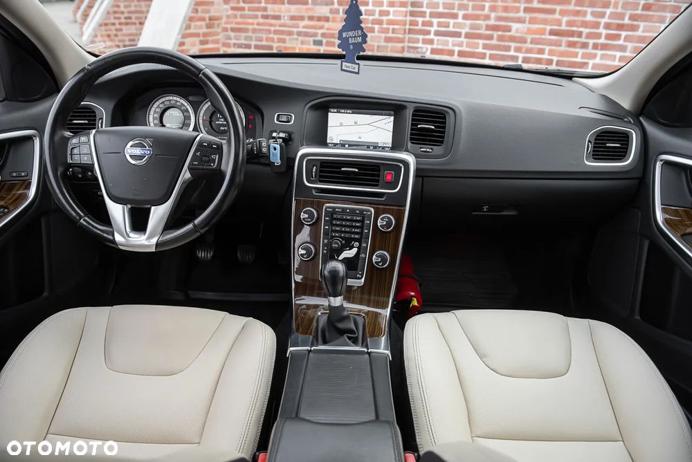 Volvo V60 D3 Summum - 30