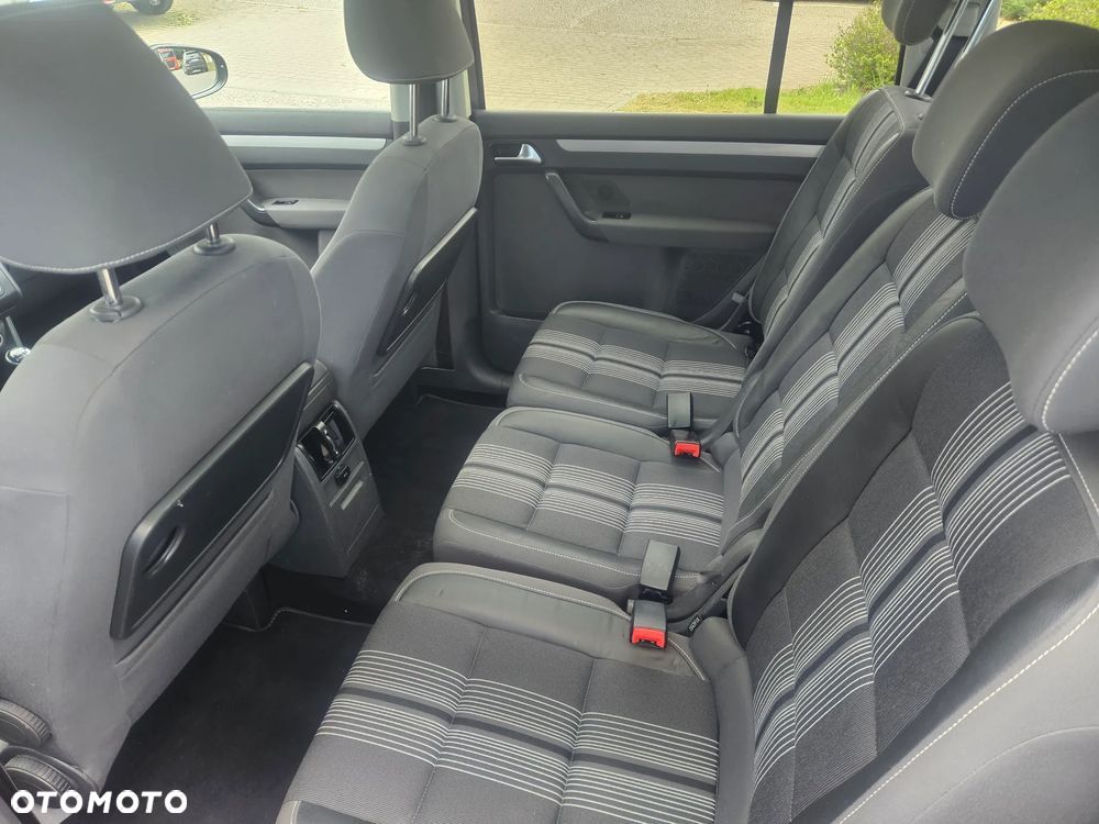 Volkswagen Touran - 16