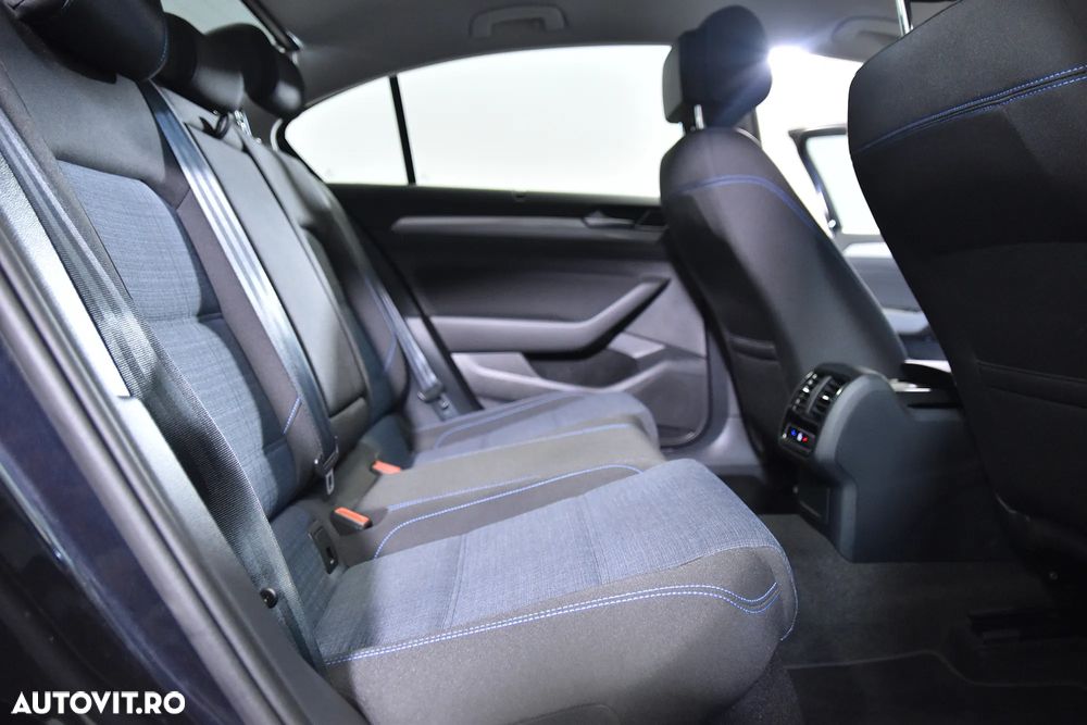 Volkswagen Passat - 12