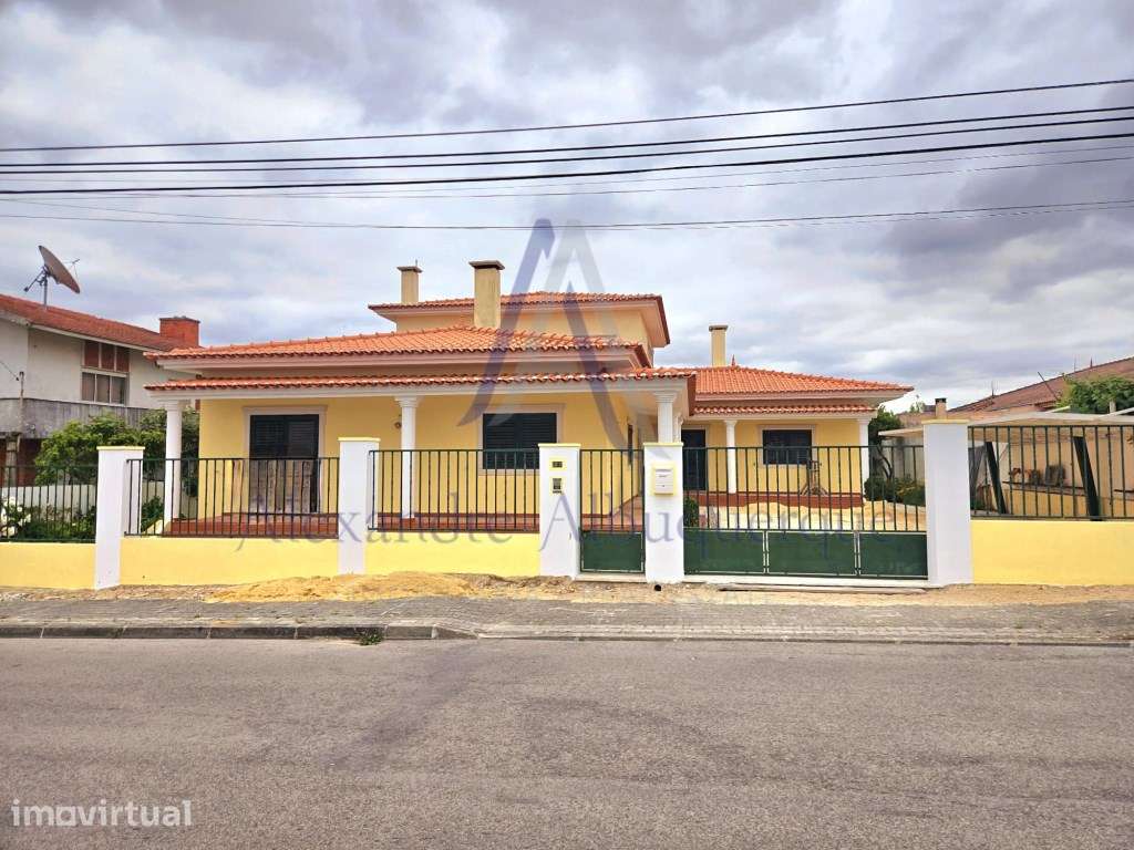 Fantástica Moradia Isolada, inserida em lote de 1032m2 - Grande imagem: 2/60