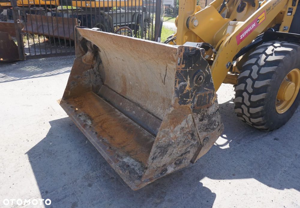 Caterpillar CAT 906 - 8