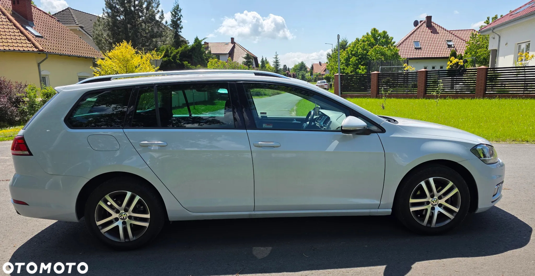 Volkswagen Golf 2.0 TDI SCR Comfortline - 12