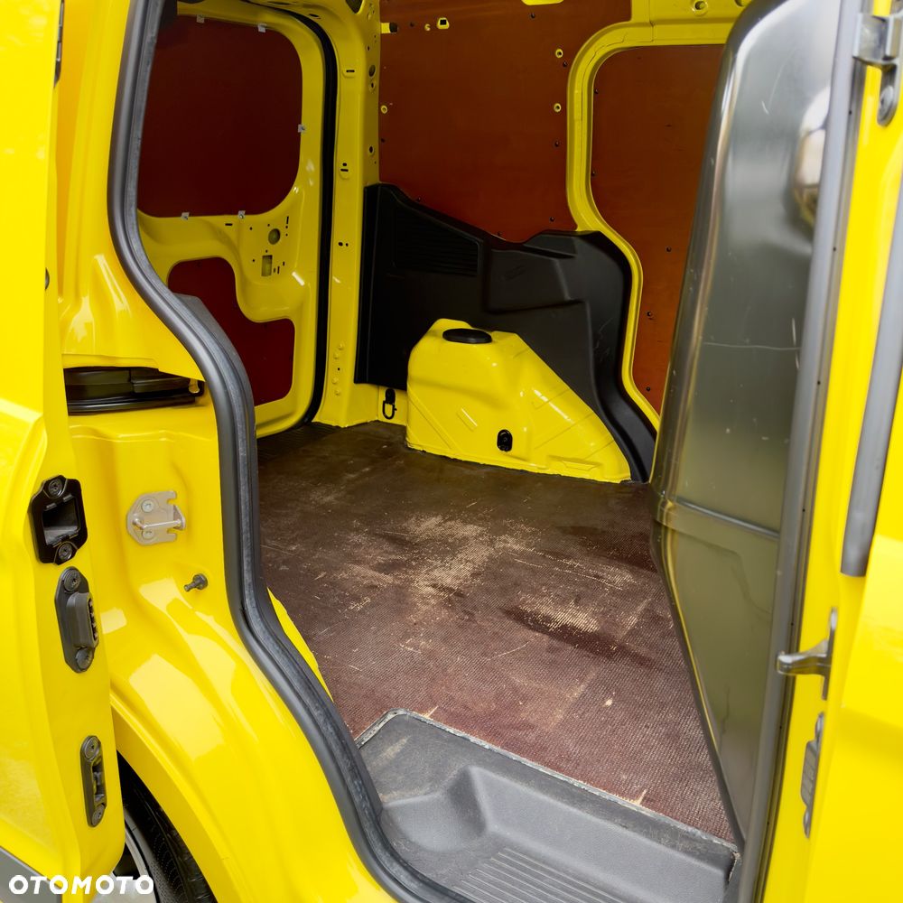 Ford Transit Courier - 19