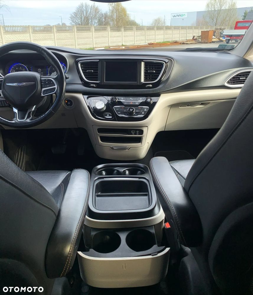 Chrysler Pacifica - 24