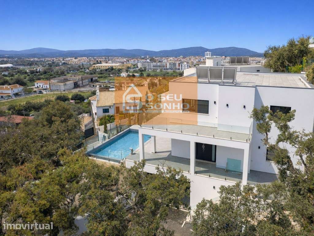 Moradia Contemporânea T5 de Luxo com Piscina - Grande imagem: 5/44