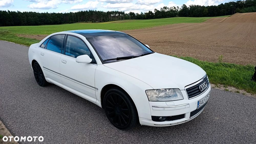 Audi A8 4.2 L Quattro - 4