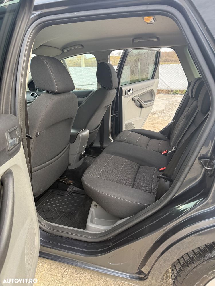 Ford Focus 2.0 TDCi DPF Style+ - 9