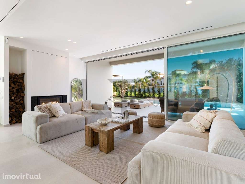 Villa de Luxo com 300 m2 com Piscina, para Venda em Faro, Algarve - Grande imagem: 2/32