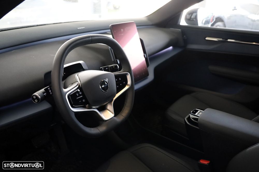 Volvo EX30 Single Motor Extended Range RWD Plus - 10