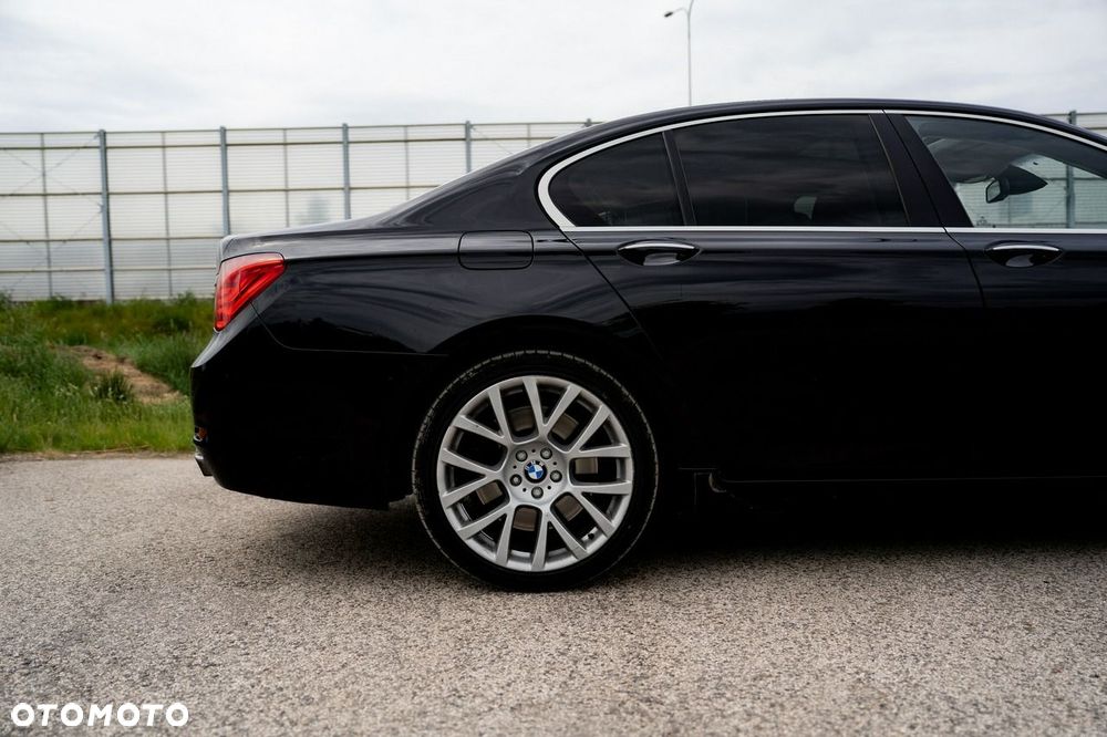 BMW Seria 7 - 12