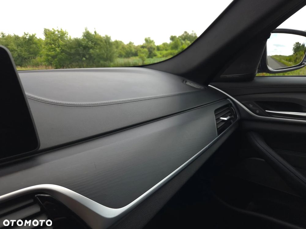 BMW Seria 5 530d xDrive mHEV M Sport sport - 32