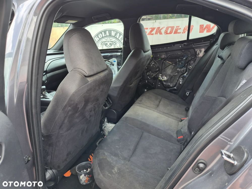 Lexus UX 250h - 10