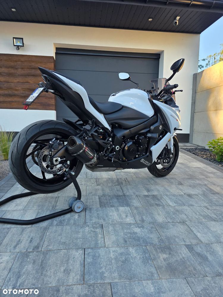 Suzuki GSX 1000 - 4