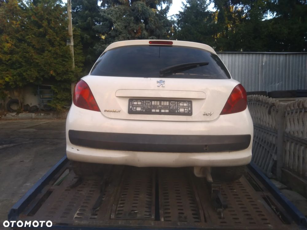 Peugeot 207 zderzak przedni - 2