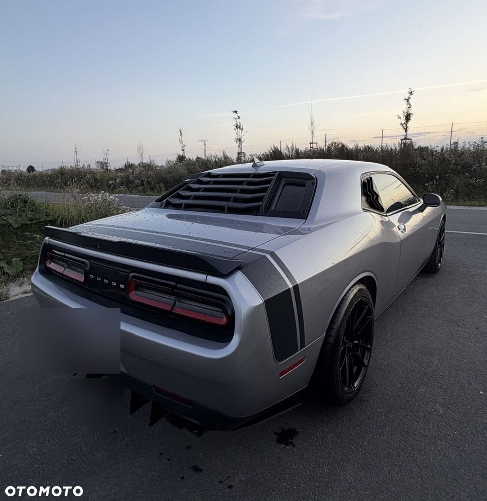 Dodge Challenger - 4