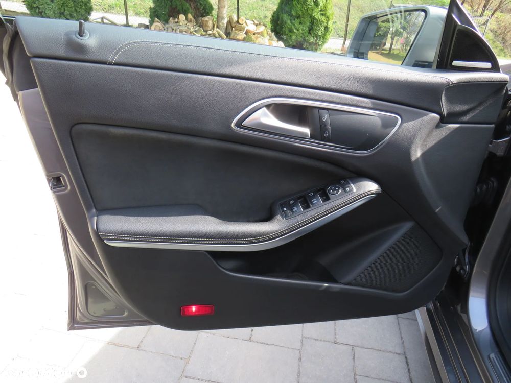 Mercedes-Benz CLA 180 7G-DCT - 25