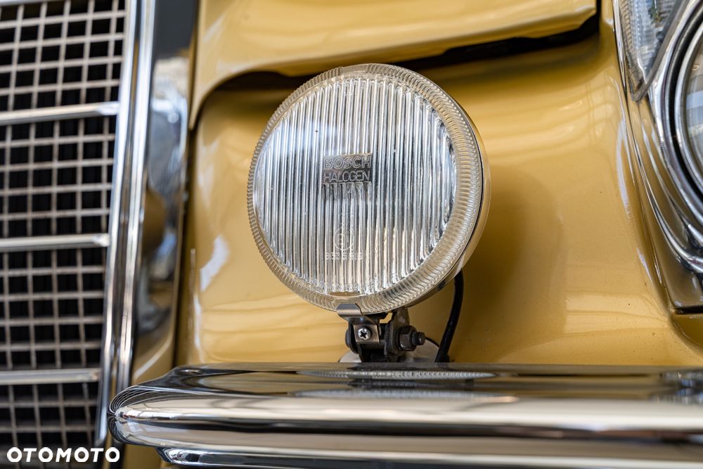 Mercedes-Benz 280 - 25