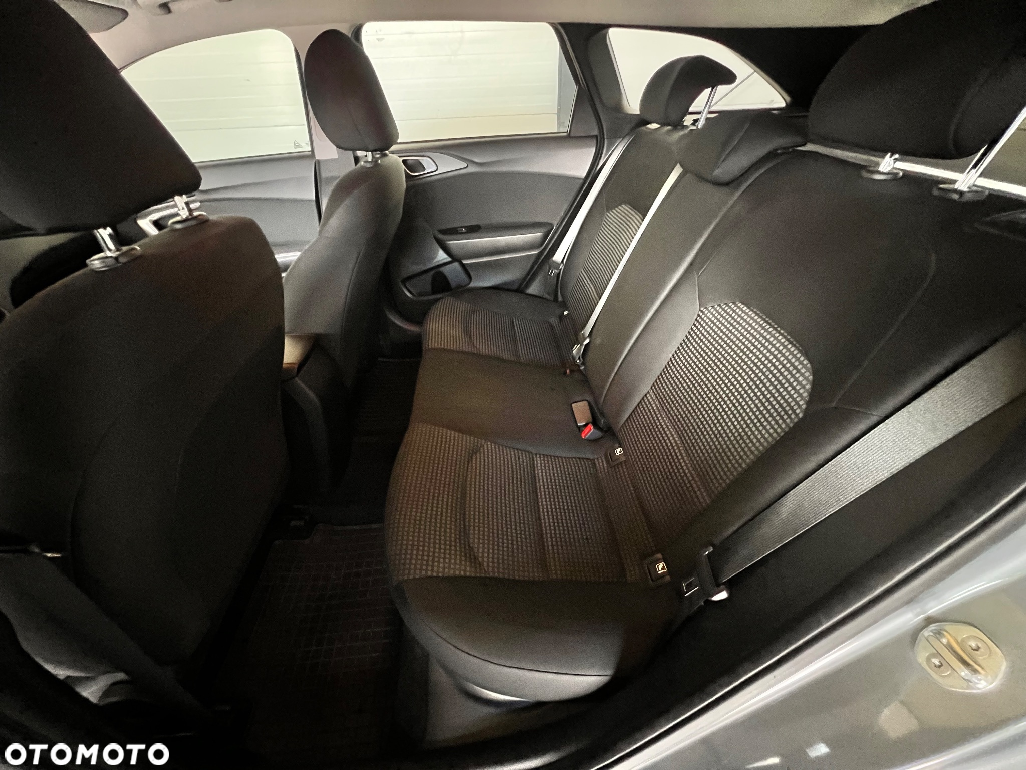 Kia Ceed 1.6 CRDi SCR L Business Line - 10
