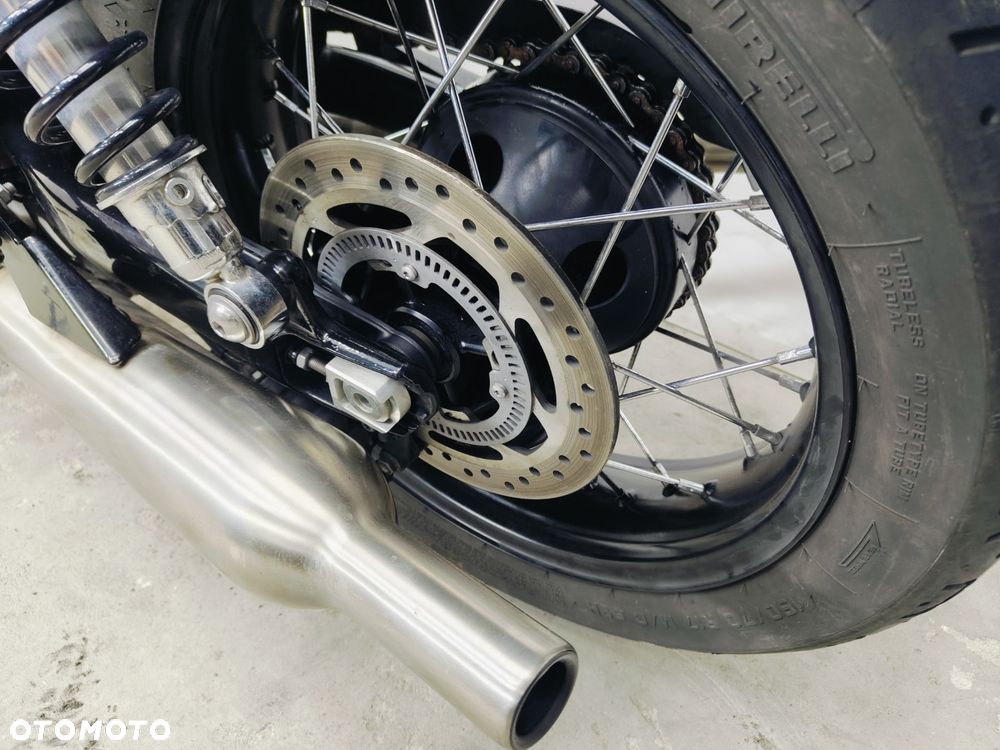 Triumph Bonneville - 25