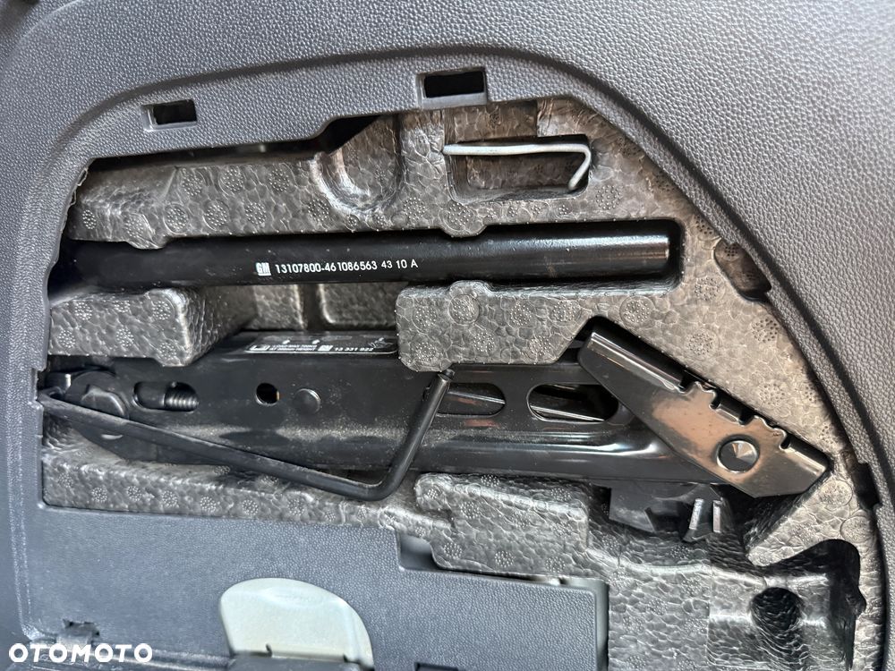 Opel Corsa 1.4 16V Cosmo - 5