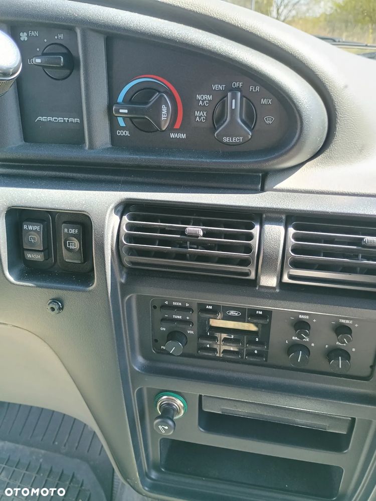 Ford Aerostar - 6