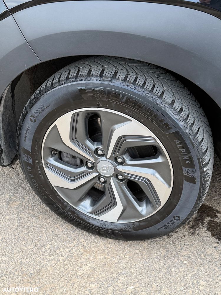 Hyundai KONA - 21