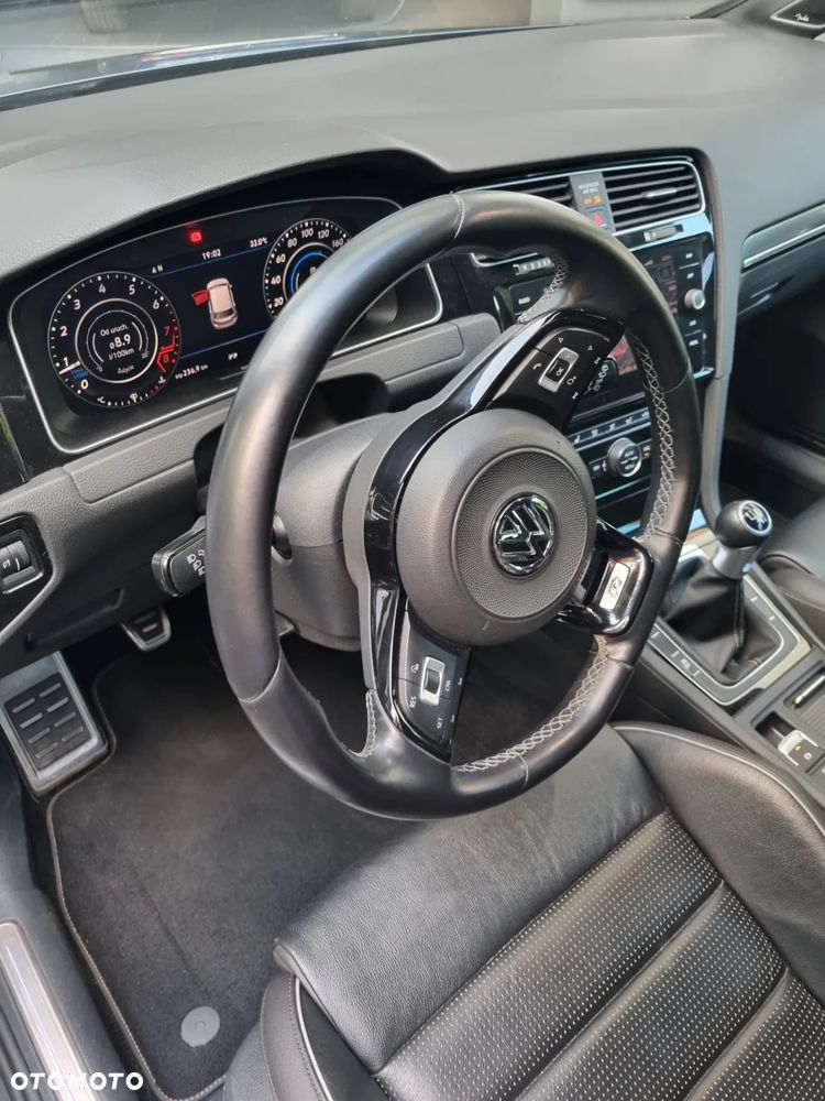Volkswagen Golf - 15