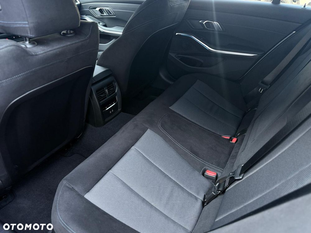 BMW Seria 3 320i M Sport - 26