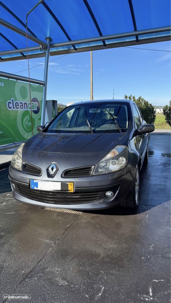 Renault Clio 1.2 16V Confort - 2