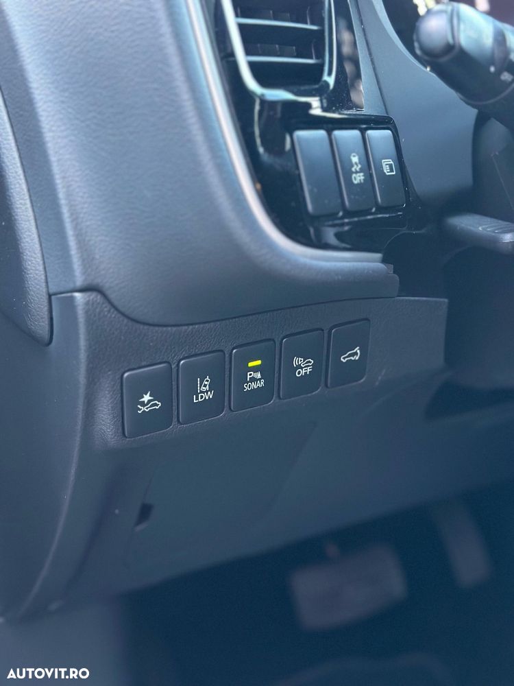 Mitsubishi Outlander - 10