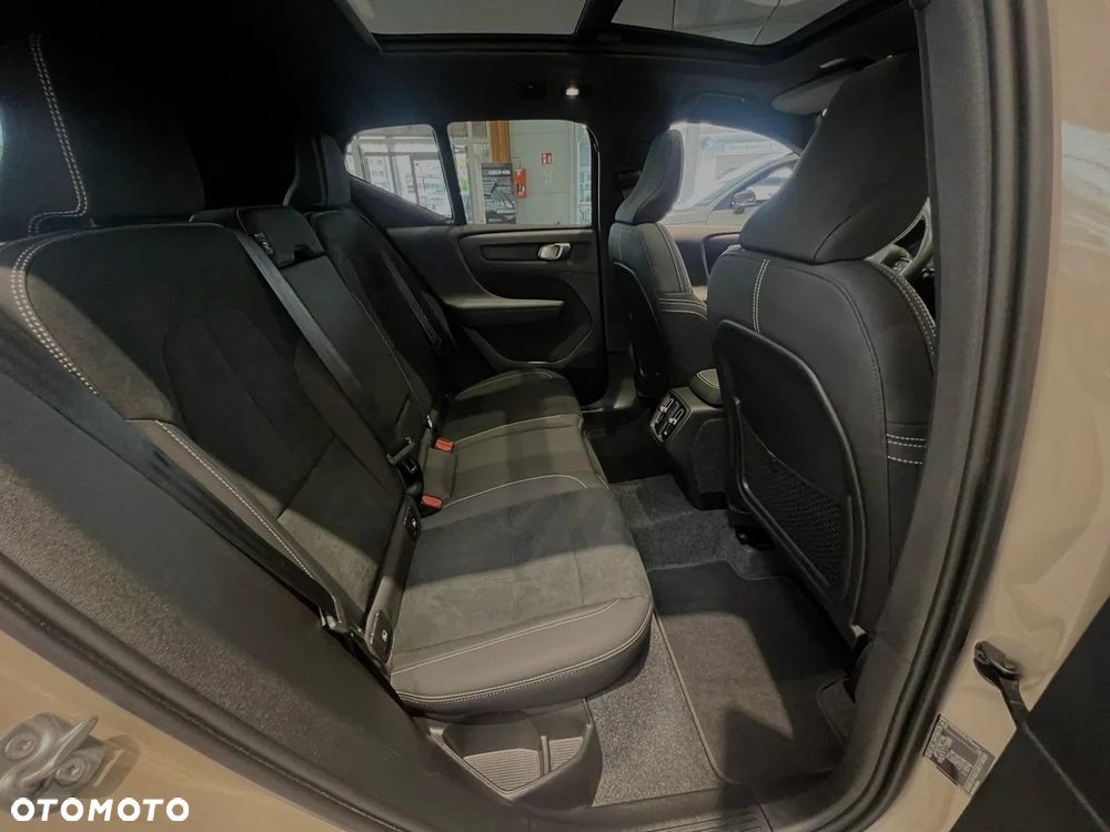 Volvo XC 40 B4 AWD Ultimate Dark - 26