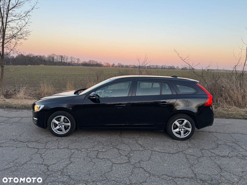 Volvo V60 D2 Momentum - 2