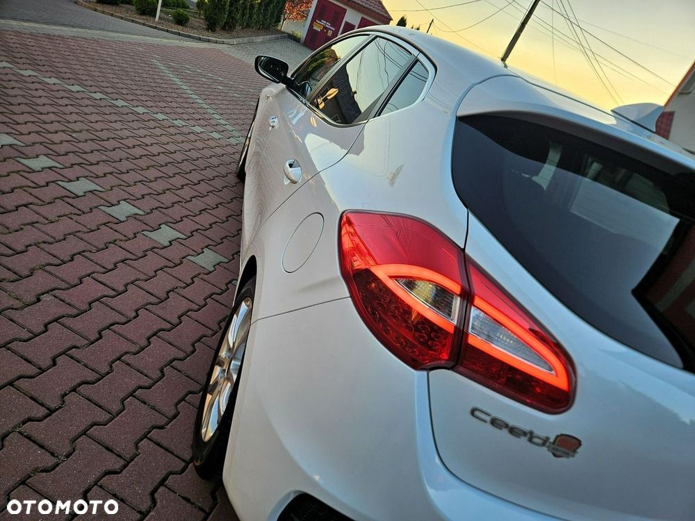 Kia Ceed 1.4 CVVT Dream-Team Edition - 16