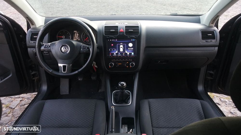 VW Jetta 1.6 TDi Confortline - 25