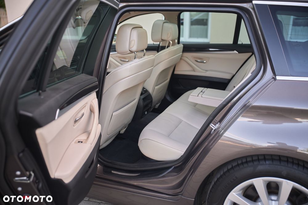 BMW Seria 5 520d - 7